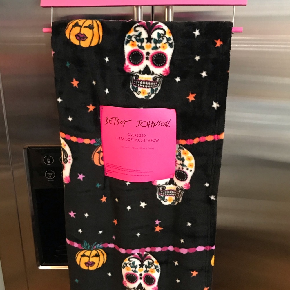 Betsey Johnson NWT! Halloween Throw Blanket 🎃💀